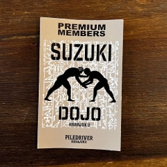 SUZUKI DOJO Tee / Pyramid Khaki