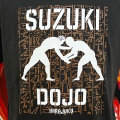 SUZUKI DOJO Tee / Treasure Black